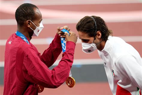 Barshim Y Tamberi Se Imponen Mutuamente Sus Medallas De Oro Diario De