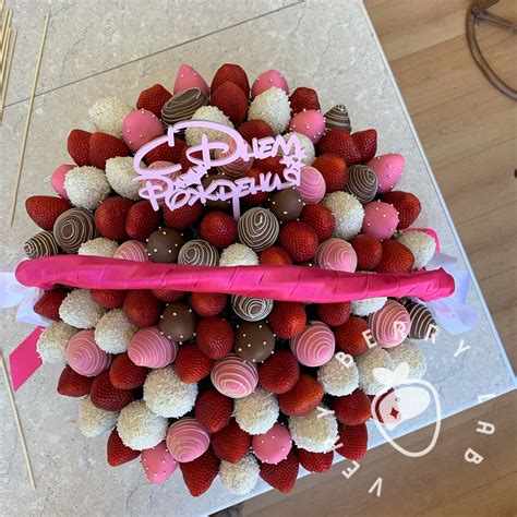 Фруктовые букеты в корзинах купить в Москве и СПБ - заказать букет ...