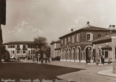 Poggibonsi Si Vista Del Piazzale Della Stazione Ferroviaria Ca