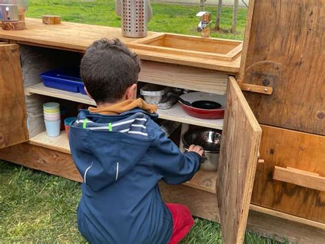 A Cavriago I Genitori Della Scuola Dellinfanzia I Tigli Costruiscono