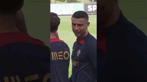 Cristiano Ronaldo Heureux Comme Tout L Entra Nement Avec Le Portugal