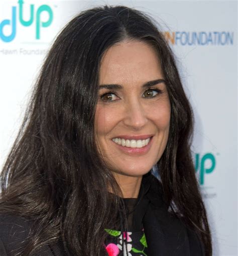 Demi Moore S Grey Hair Is A Refreshing Sight