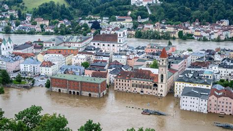 Hochwasser Weiterhin Angespannte Lage In Donau Region