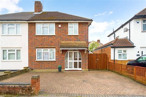 Eastern Avenue Pinner Middlesex Ha5 3 Bed Semi Detached House £725 000