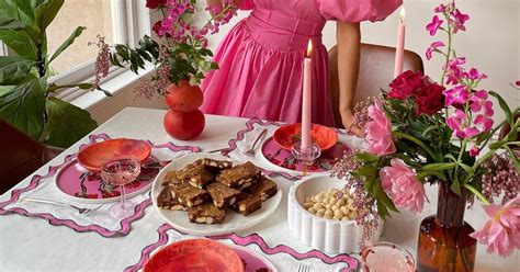 29 Easy & Inspiring Christmas Table Decor Ideas