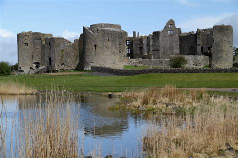 Roscommon Castle | ticket prices and opening hours information | map