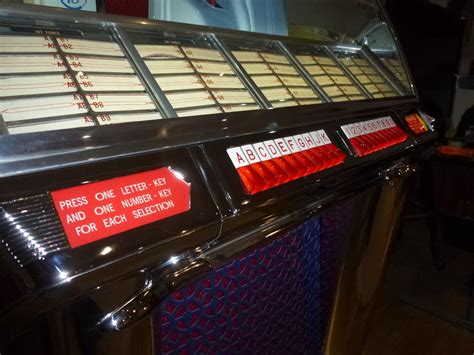 Seeburg 100g Jukebox Revival