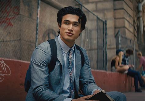 Il sole è anche una stella Charles Melton in una scena del film