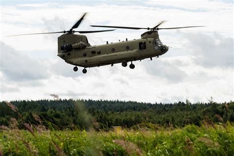 Us Army Grounds Entire Fleet Of Chinook Helicopters After Engine