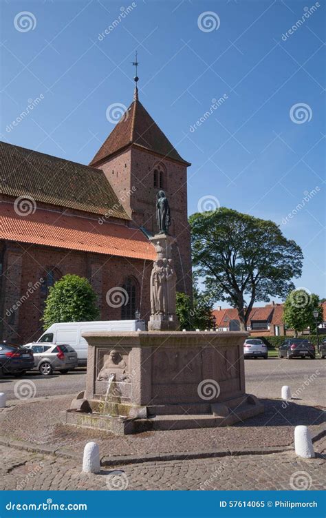 Ribe, Denmark, June 7, 2019: Medieval Statues In Front Of A Cathedral ...