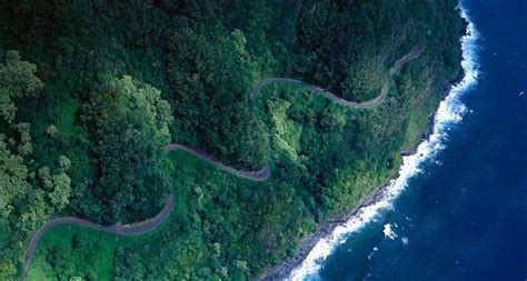 16 Spectacular Roads You Need To Drive On Before You Die Hana Highway