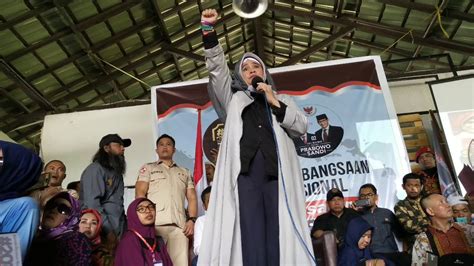 Bunda Neno Warisman Hadiri Deklarasi Gantipresiden Di Kendari