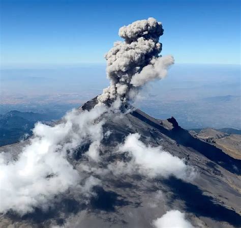 Foto Popocatépetl Lanza Gran Fumarola Hoy 27 De Febrero De 2024