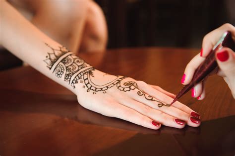 Henna Tattoo Artists | G.L. Berg Entertainment