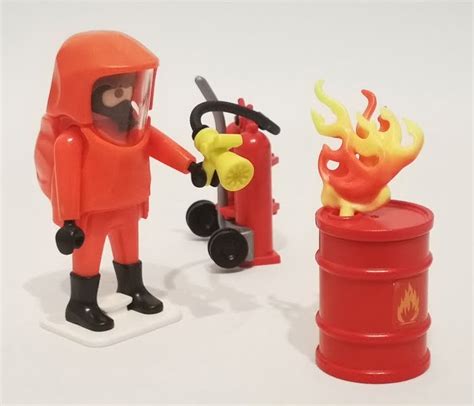 Pompier Avec Combinaison De Feu Playmobil Revaltoys