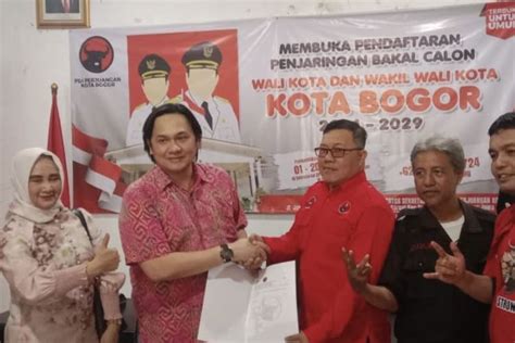 Foto 9 Orang Ambil Formulir Pendaftaran Bakal Calon Wali Kota Bogor