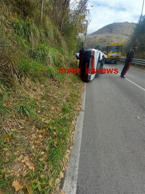 Perde Il Controllo Dellauto A Carpenito E Si Cappotta Anziano Salvo