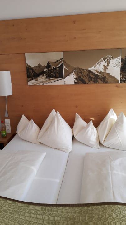 gemütliche Zimmer mit Möb Alpinresort Schillerkopf Bürserberg