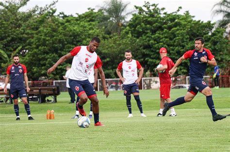 Precisando Vencer Vila Nova Recebe O Brasil De Pelotas Pela S Rie B