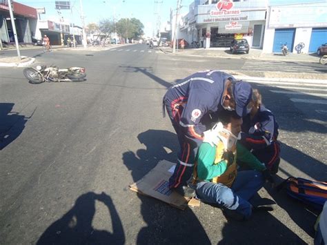 G1 Motorista Atropela Moto Tenta Fugir Mas Bate Carro Em Meio Fio