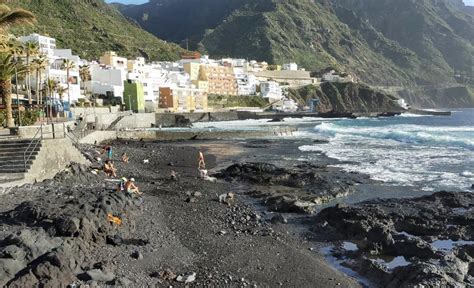 Una Pareja Herida De Car Cter Grave Al Caer Por Una Zona De Rocas En