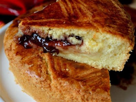 Gâteau basque à la confiture de cerise noire Recette par Une aiguille