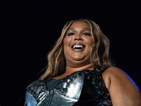 Lizzo Dans La Tourmente Beyonc Se D Solidarise En Plein Concert Et