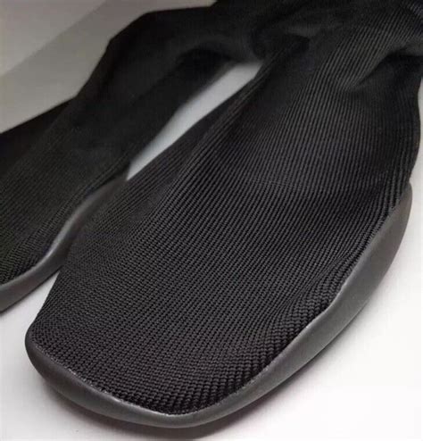 Yzy Pods Yeezy Pods Size Us Black Yzypodblk Brand New In