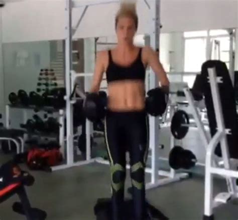 EGO Giovanna Ewbank Mostra Barriga Sequinha Em Dia De Treino