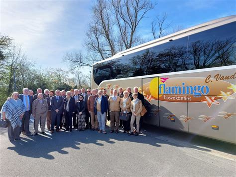 Collegas Van Gilbert Vankemmel Nemen Afscheid Met Zijn Bus In Kortrijk