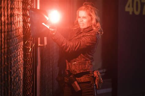 Kim Dickens As Madison Clark In Fear The Walking Dead No Ones Gone Kim Dickens Photo