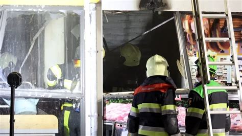 Woningen geëvacueerd en veel schade bij uitslaande brand in supermarkt