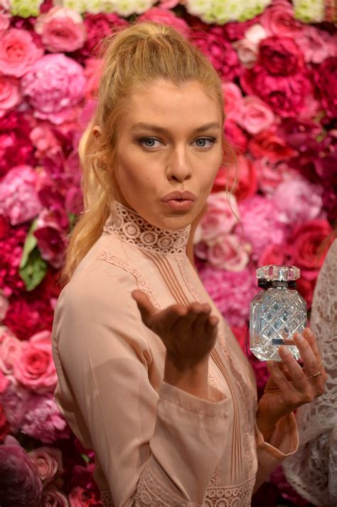 Josephine Skriver Stella Maxwell 21 Hot Celebs Home
