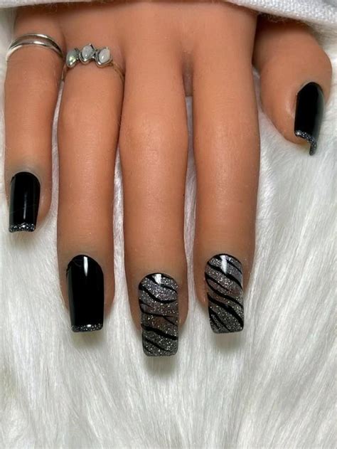 40 Black Nail Designs To Try This Year Ray Amaari Artofit