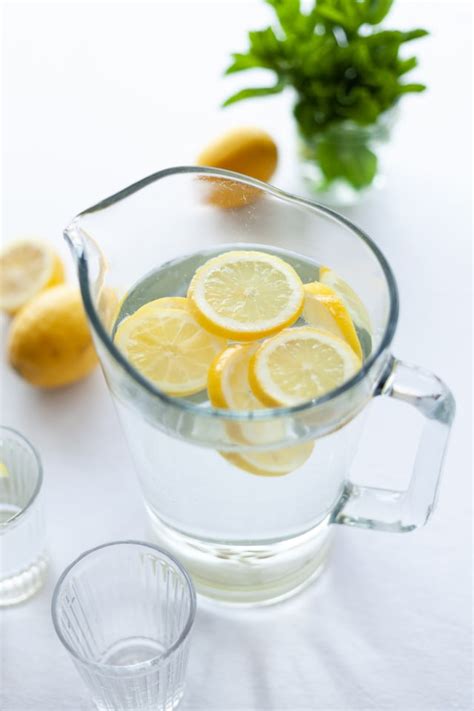 Minum Air Lemon Secara Rutin Rasakan 5 Manfaat Luar Biasa Ini