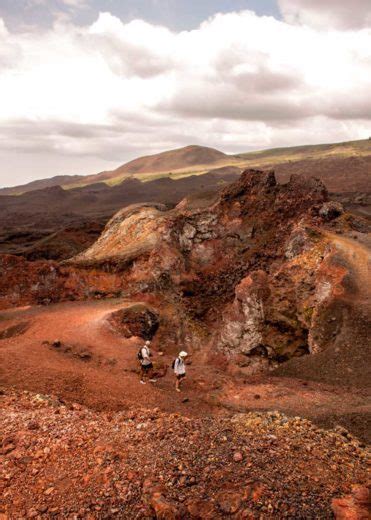 21 Galapagos Islands Volcanoes (Active, Dormant, Location Chart ...