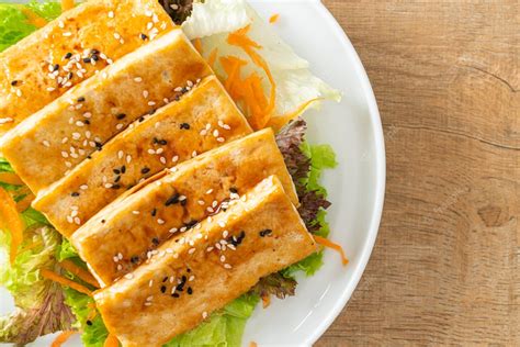 Premium Photo Teriyaki Tofu Salad With Sesame