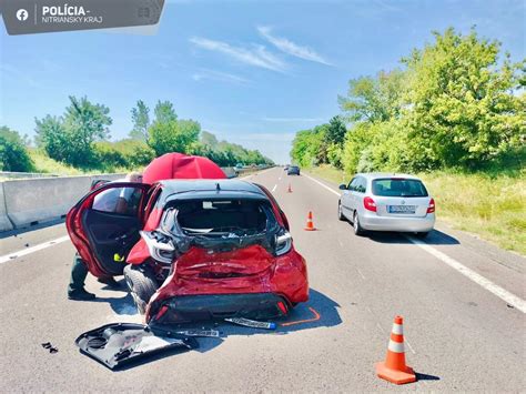 Vodi Po Dopravnej Nehode Vyst Pil Z Auta A Pre Iel Do Protismeru Kde