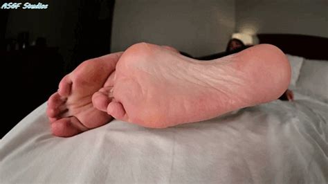 Lee Madison With A Quick Sole Tease Pt 2 MOV Amateur Soles Giantess And Footjobs Clips4sale
