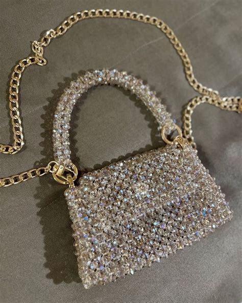 𝐌𝐚𝐝𝐚𝐦 𝐁𝐚𝐠 on Instagram in 2024 Hand beaded bag Beaded bags