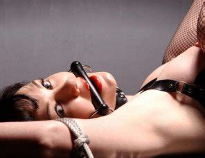 Beauty Fetish Model Eyewear Lip Porn Pic