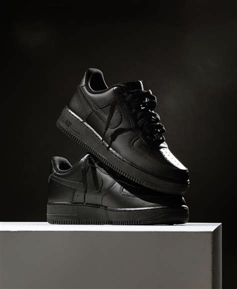 Nike Air Force 1 Triple Black