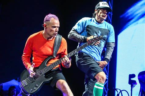 Red Hot Chili Peppers Em Ritmo Brasileiro Matraca Cultural