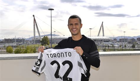 Giovinco joins Juventus Academy Toronto! - Juventus