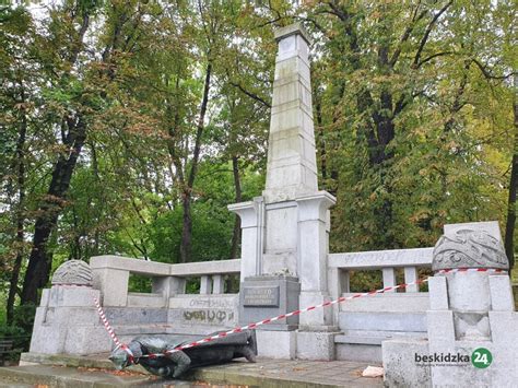 Cieszyn Pomnik Mieszka uszkodzony ZDJĘCIA Beskidzka24 pl