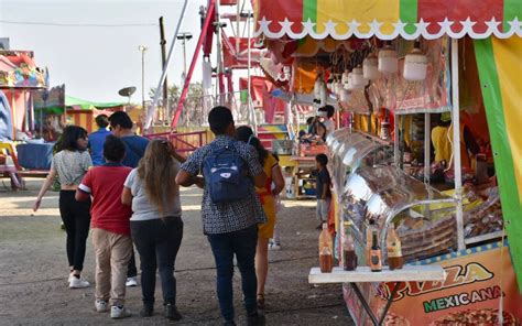 Miles De Personas Asisten A La Feria De La Flor El Sol De