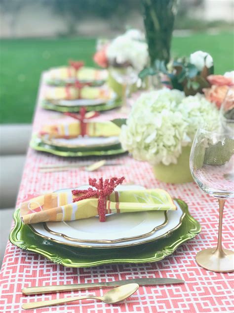 Coral and Lime Table: Dinner on the Lawn - to have + to host