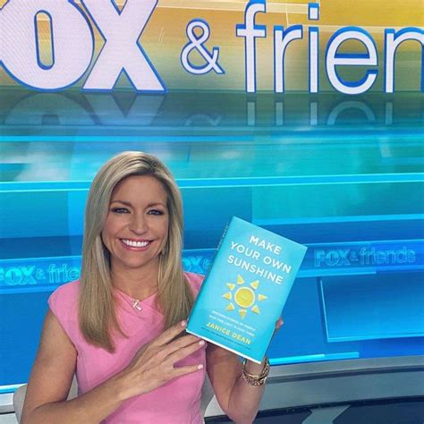 Hot Ainsley Earhardt Photos ThBLOG