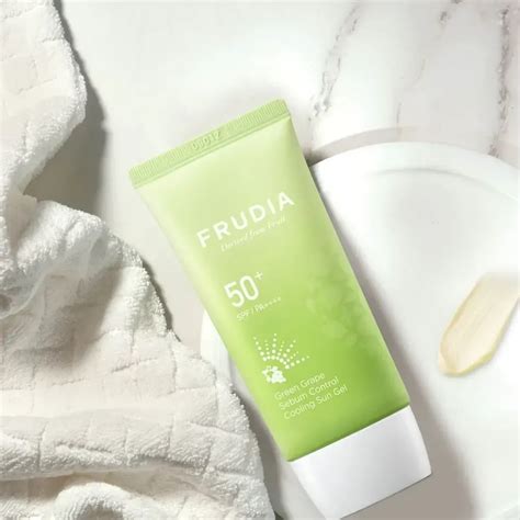 Kem Chống Nắng Frudia Green Grape Sebum Control Cooling Sun Gel 50g