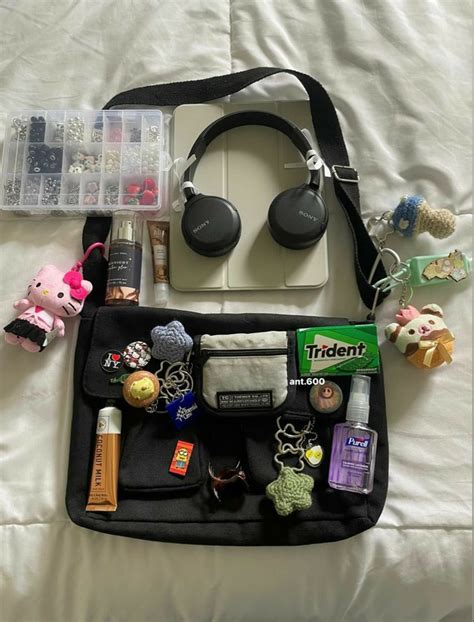 Pin by Kelen Fraire on 𝗢𝘁𝗵𝗲𝗿𝘀 School bag essentials Everyday bag